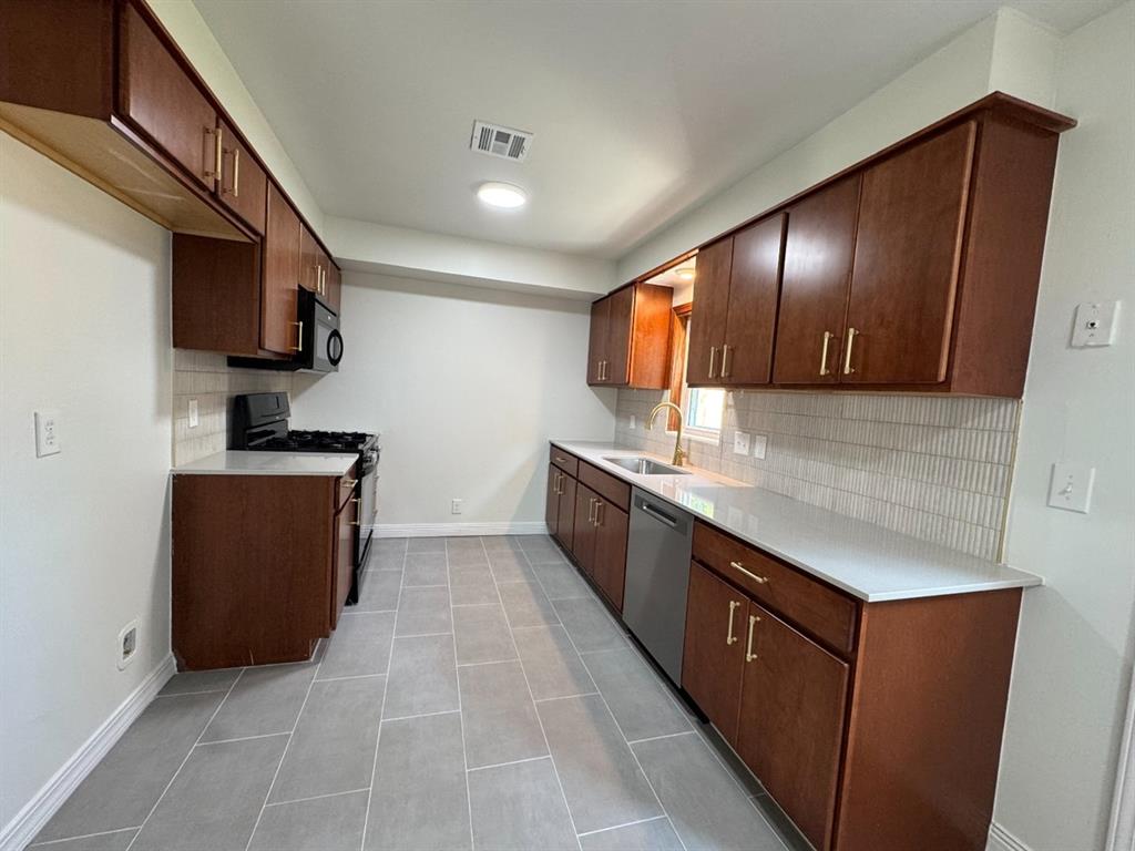 1119 W Eufaula Street Property Photo 3