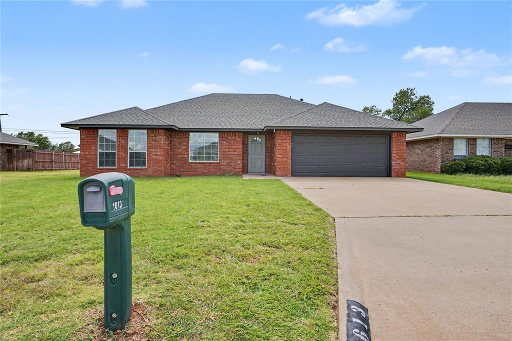 1613 Sommerset Place Property Photo 1