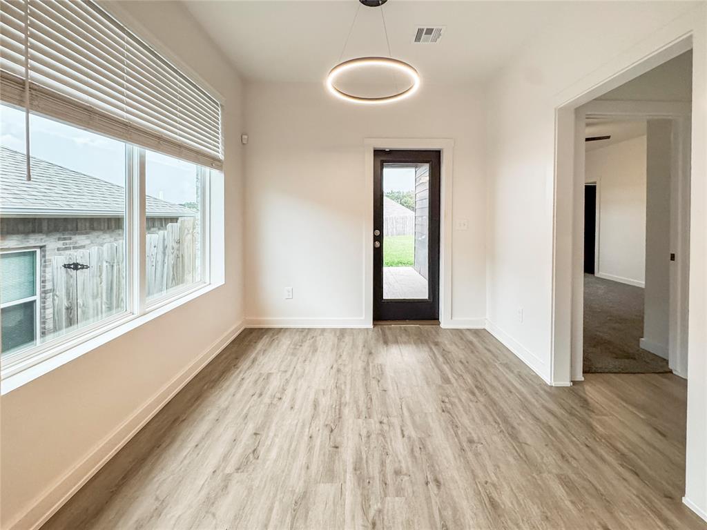 305 E 7th Street Property Photo 5