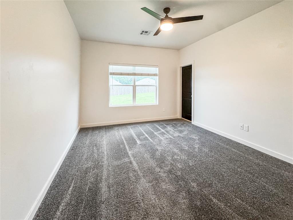 305 E 7th Street Property Photo 9