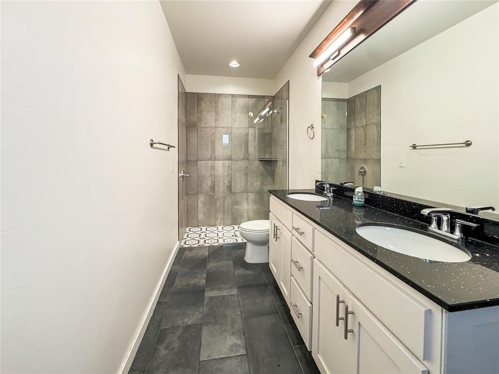 305 E 7th Street Property Photo 11