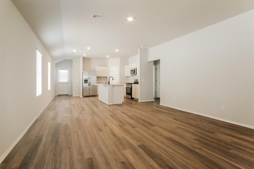 1212 Guthrie Farms Boulevard Property Photo 3