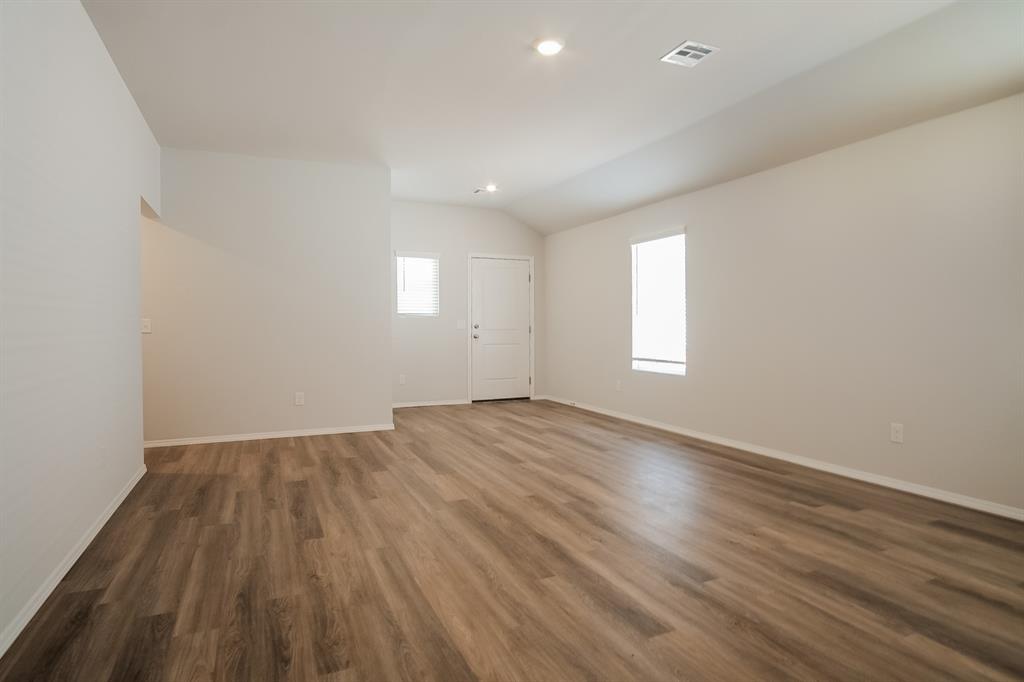 1212 Guthrie Farms Boulevard Property Photo 4