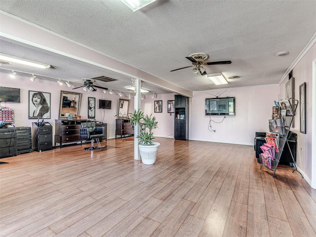 2000 S Midwest Boulevard Property Photo 8
