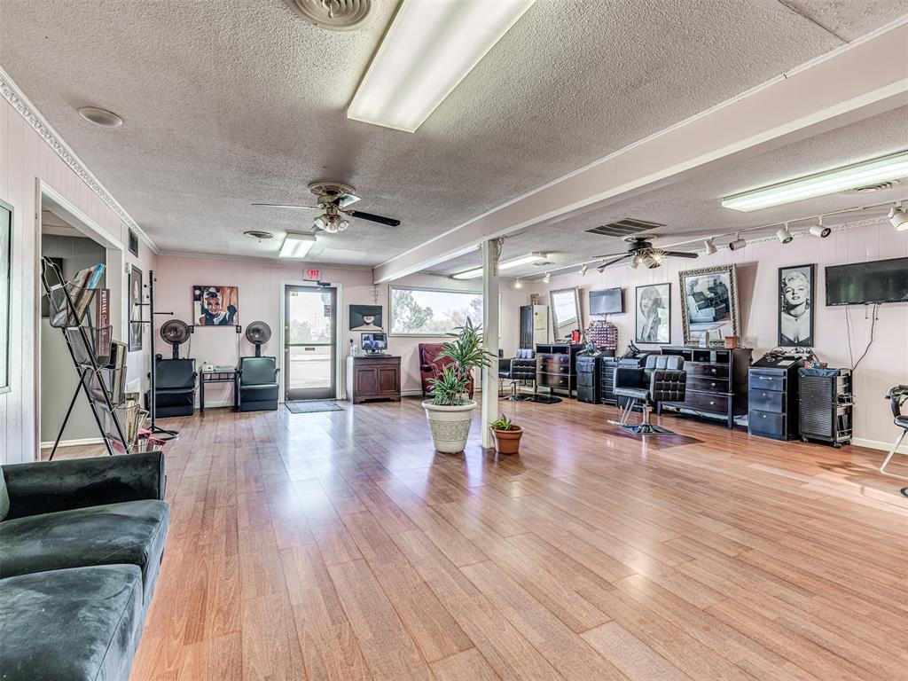 2000 S Midwest Boulevard Property Photo 9