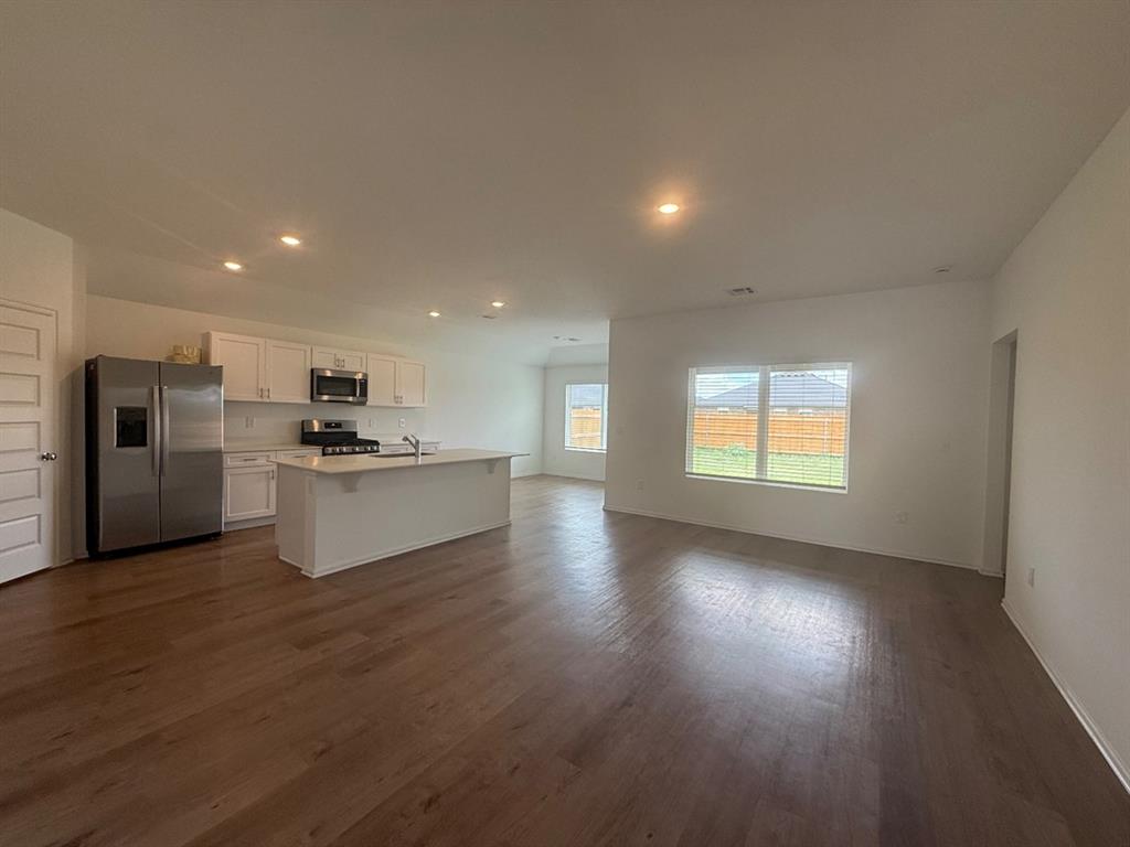 16213 Maroon Drive Property Photo 4