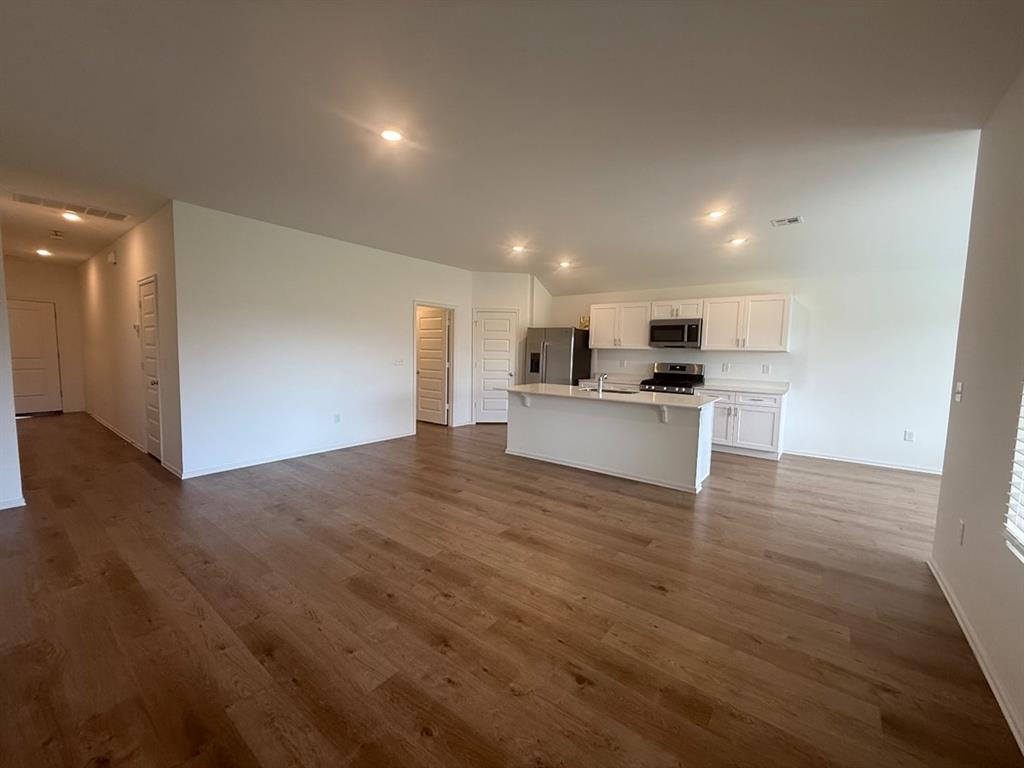 16213 Maroon Drive Property Photo 5