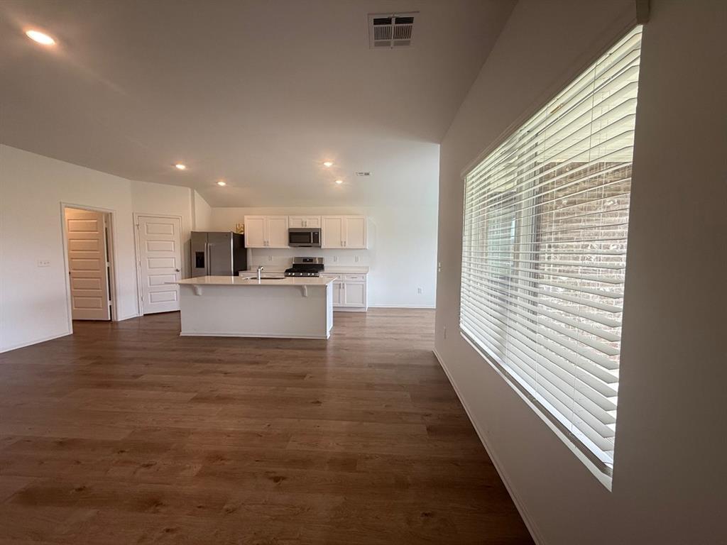 16213 Maroon Drive Property Photo 6