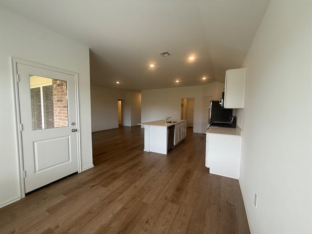 16213 Maroon Drive Property Photo 7