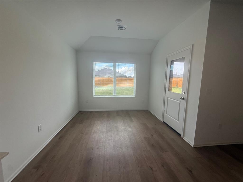 16213 Maroon Drive Property Photo 8