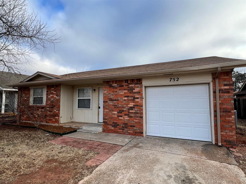 752 W Forest Drive Property Photo 1