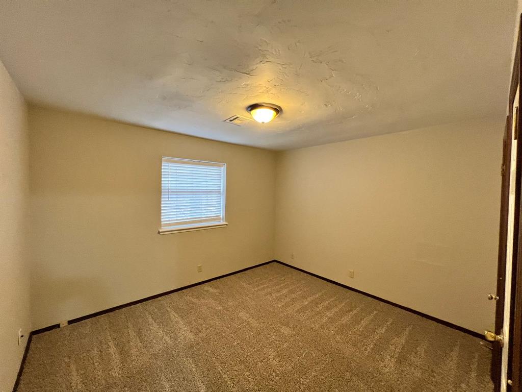 752 W Forest Drive Property Photo 7