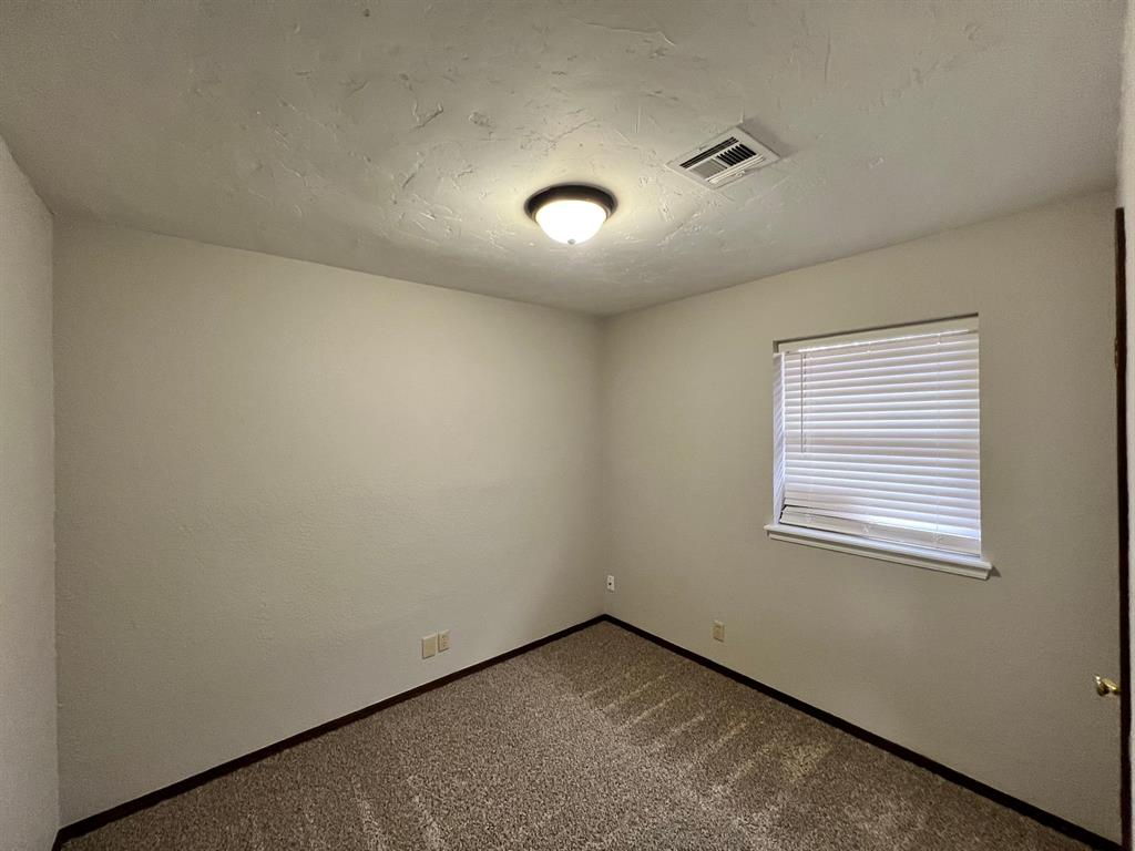 752 W Forest Drive Property Photo 11