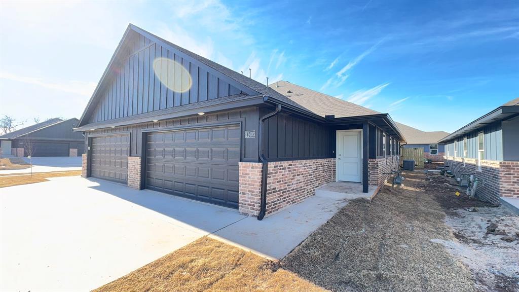 11403 University Drive Property Photo 1