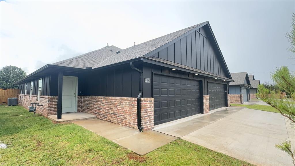 11509 University Drive Property Photo 1