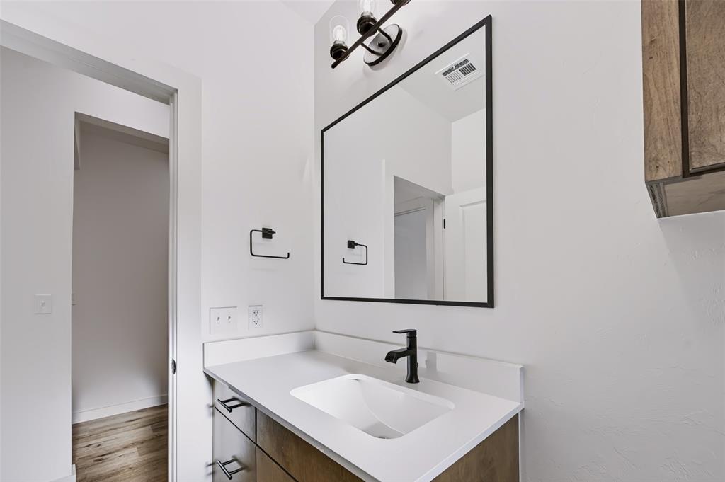 4209 Nw 180th Street Property Photo 32