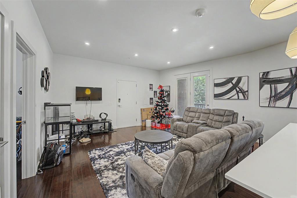 627 Couch Drive N10 Property Photo 6
