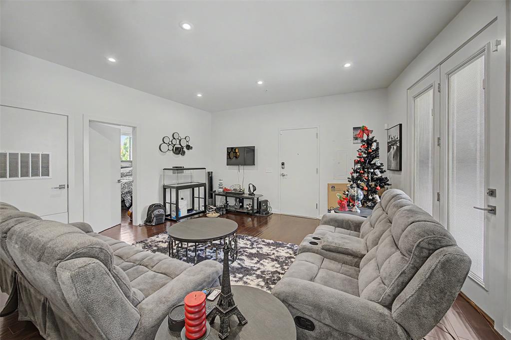 627 Couch Drive N10 Property Photo 7