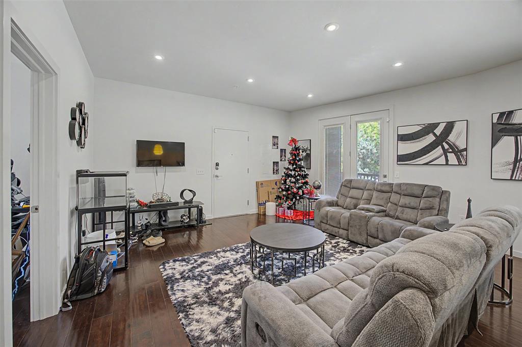 627 Couch Drive N10 Property Photo 8