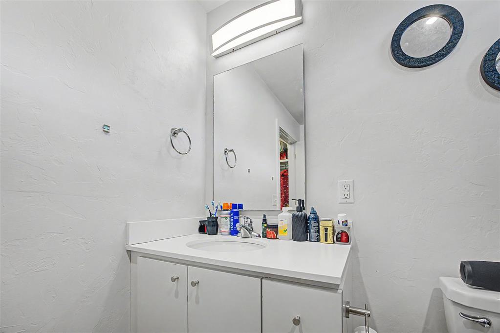 627 Couch Drive N10 Property Photo 19