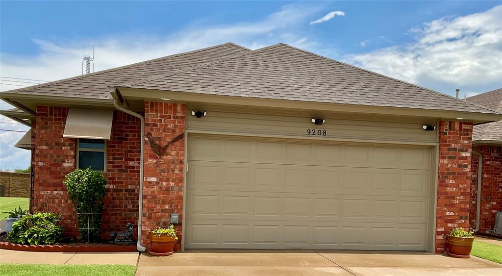 9208 Roadrunner Avenue Property Photo 3
