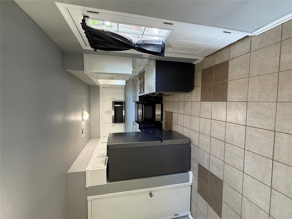304 Liza Lane Property Photo 5