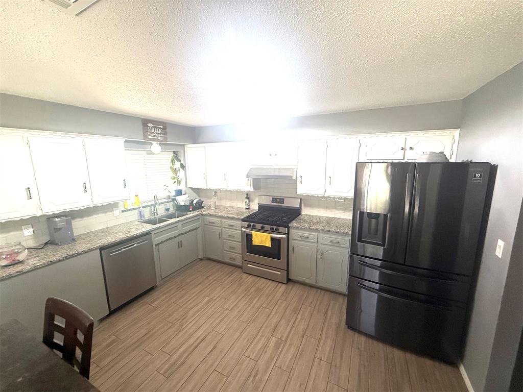 7304 S Douglas Place Property Photo 3