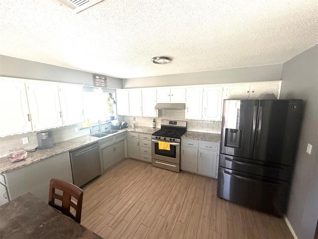 7304 S Douglas Place Property Photo 4