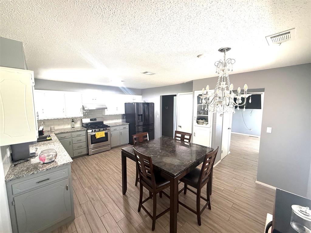 7304 S Douglas Place Property Photo 5