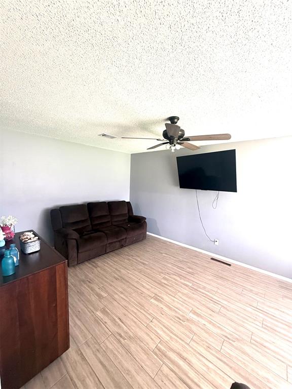 7304 S Douglas Place Property Photo 9