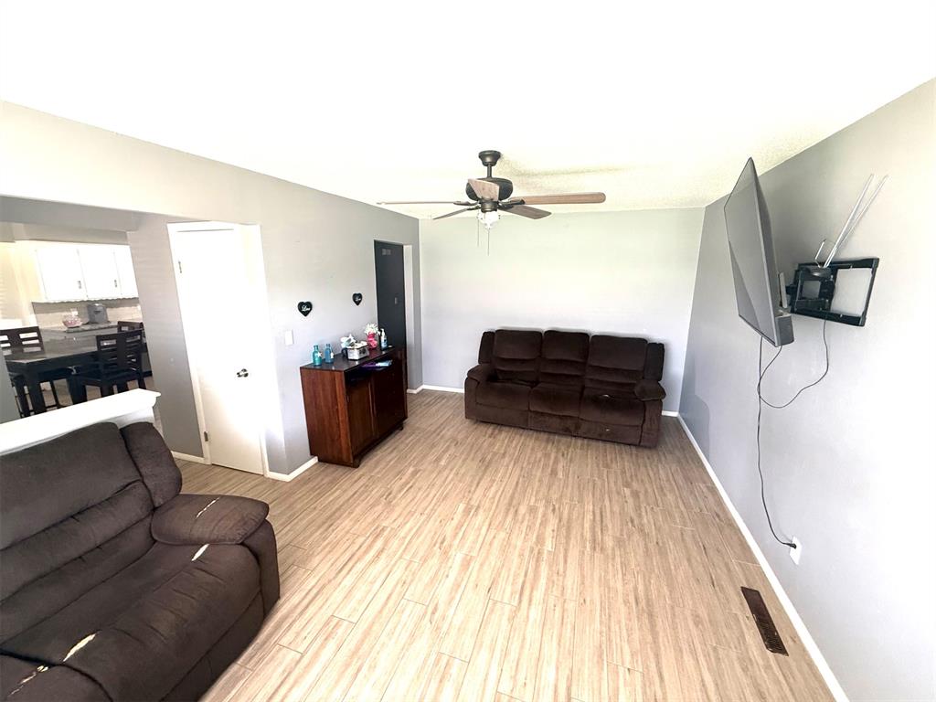 7304 S Douglas Place Property Photo 10