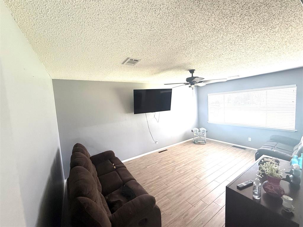 7304 S Douglas Place Property Photo 11