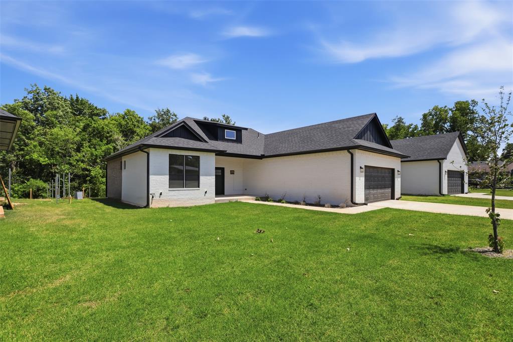 4208 N Shadybrook Drive Property Photo 4