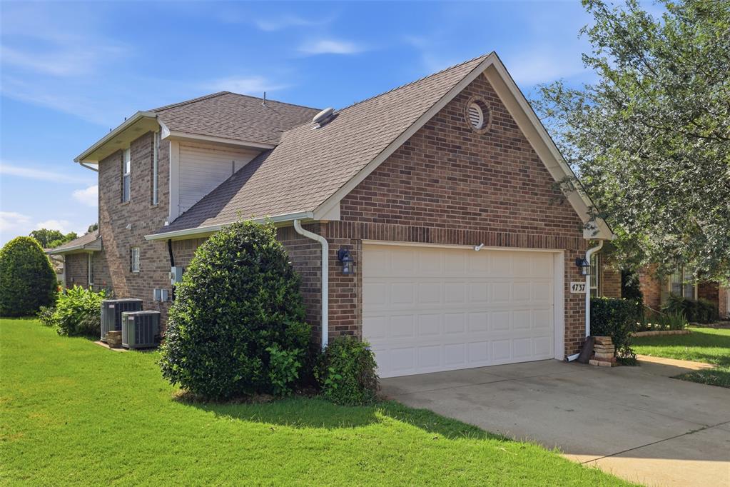 4737 Hemlock Circle Property Photo 1