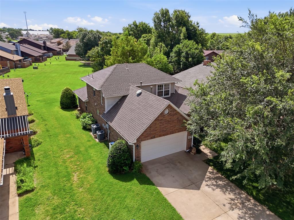 4737 Hemlock Circle Property Photo 3