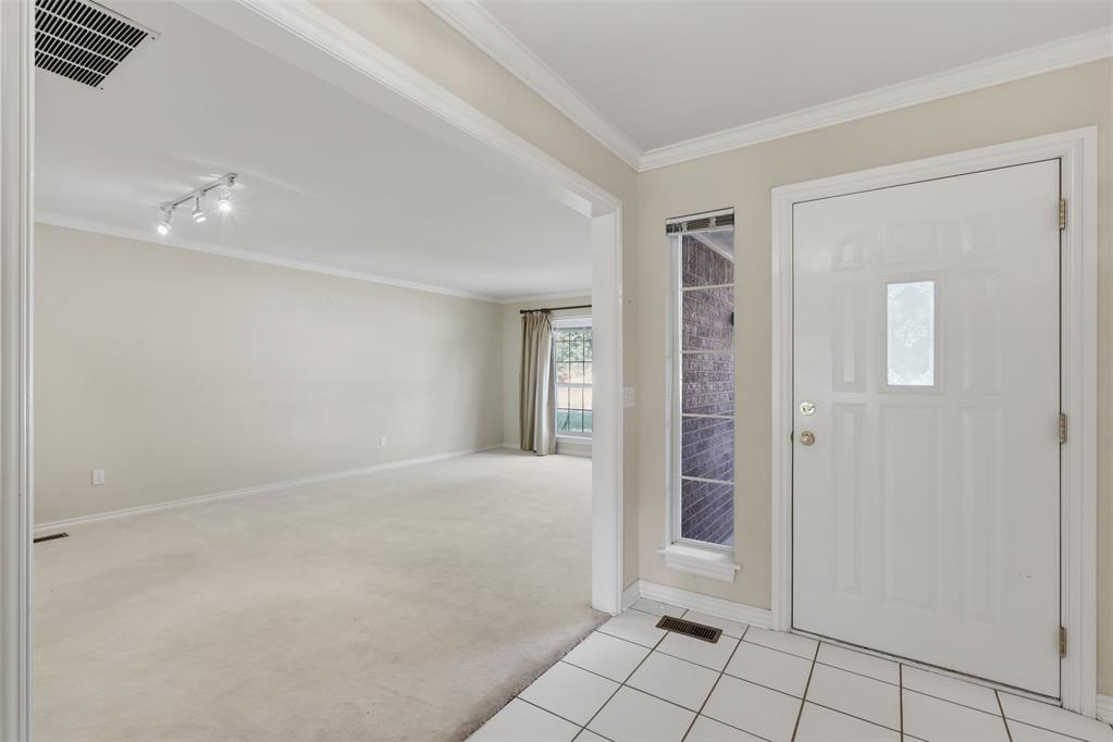 4737 Hemlock Circle Property Photo 5