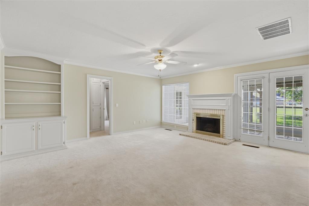 4737 Hemlock Circle Property Photo 6