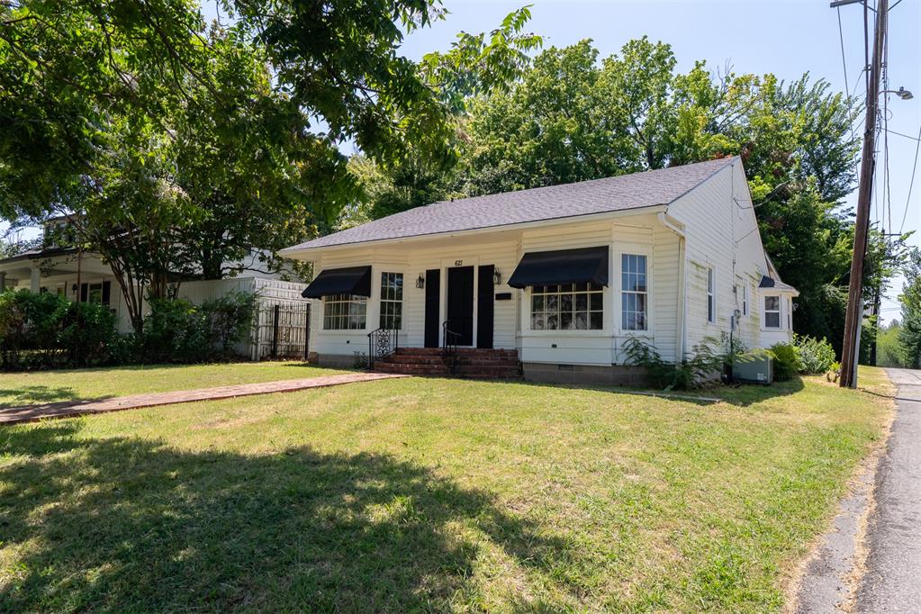 621 S Broadway Avenue Property Photo 3