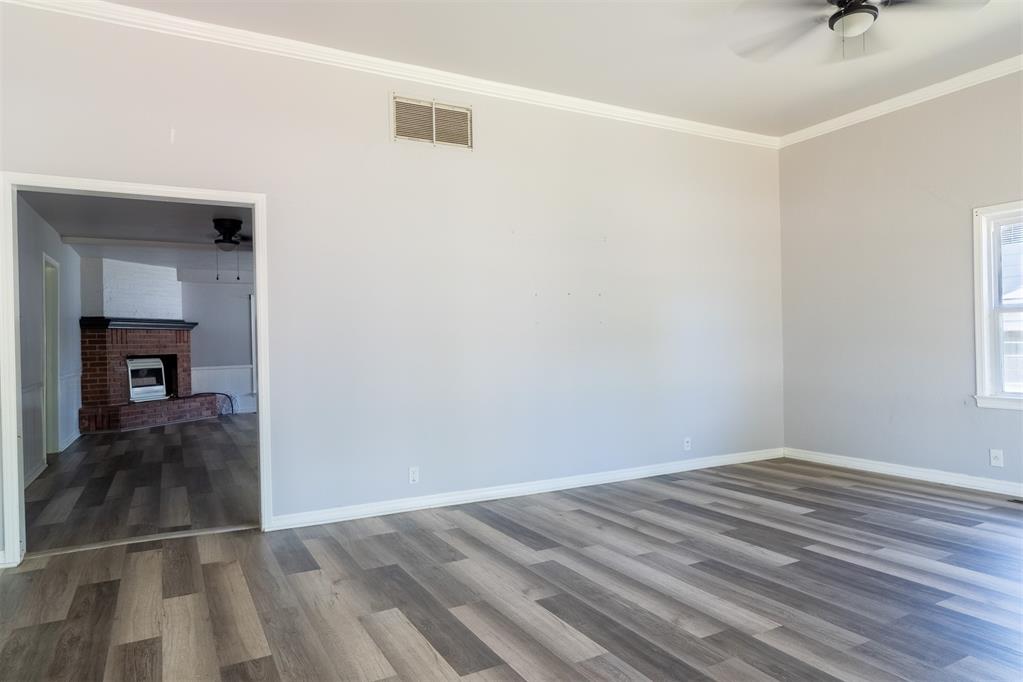 621 S Broadway Avenue Property Photo 6
