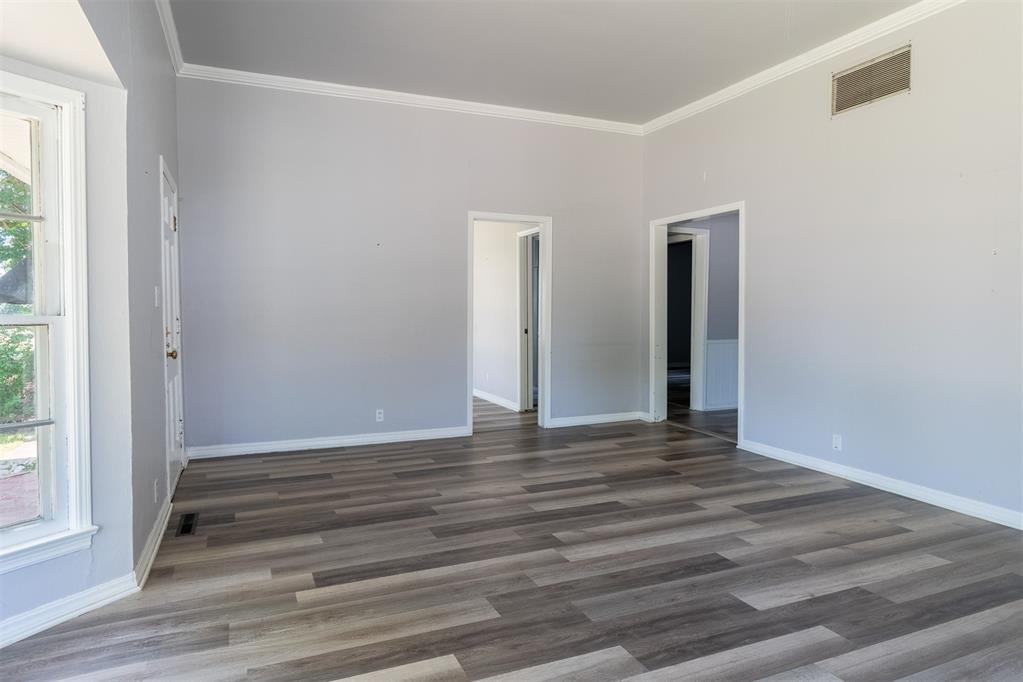 621 S Broadway Avenue Property Photo 7