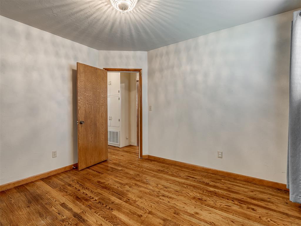 4701 N Peniel Avenue Property Photo 19