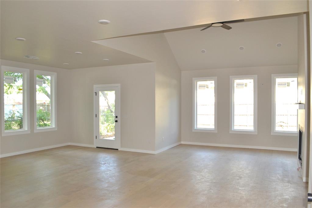 2909 Nimitz Boulevard Property Photo 5