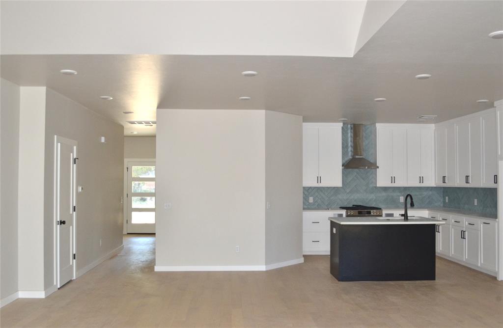 2909 Nimitz Boulevard Property Photo 6