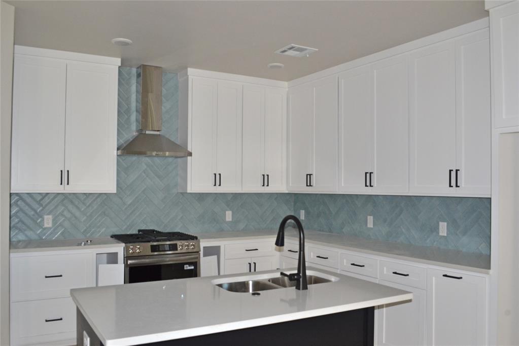 2909 Nimitz Boulevard Property Photo 7