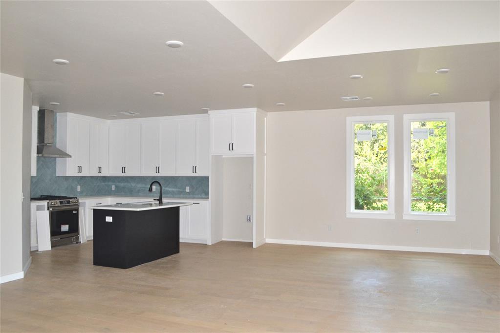 2909 Nimitz Boulevard Property Photo 8