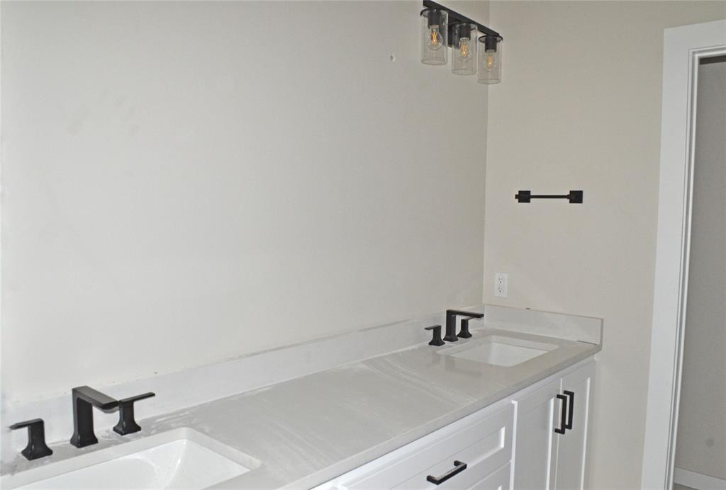 2909 Nimitz Boulevard Property Photo 12
