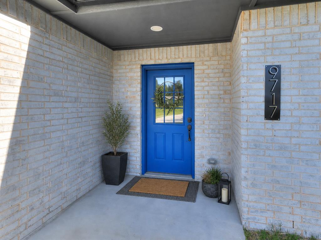 9717 Ne 10th Street Property Photo 2