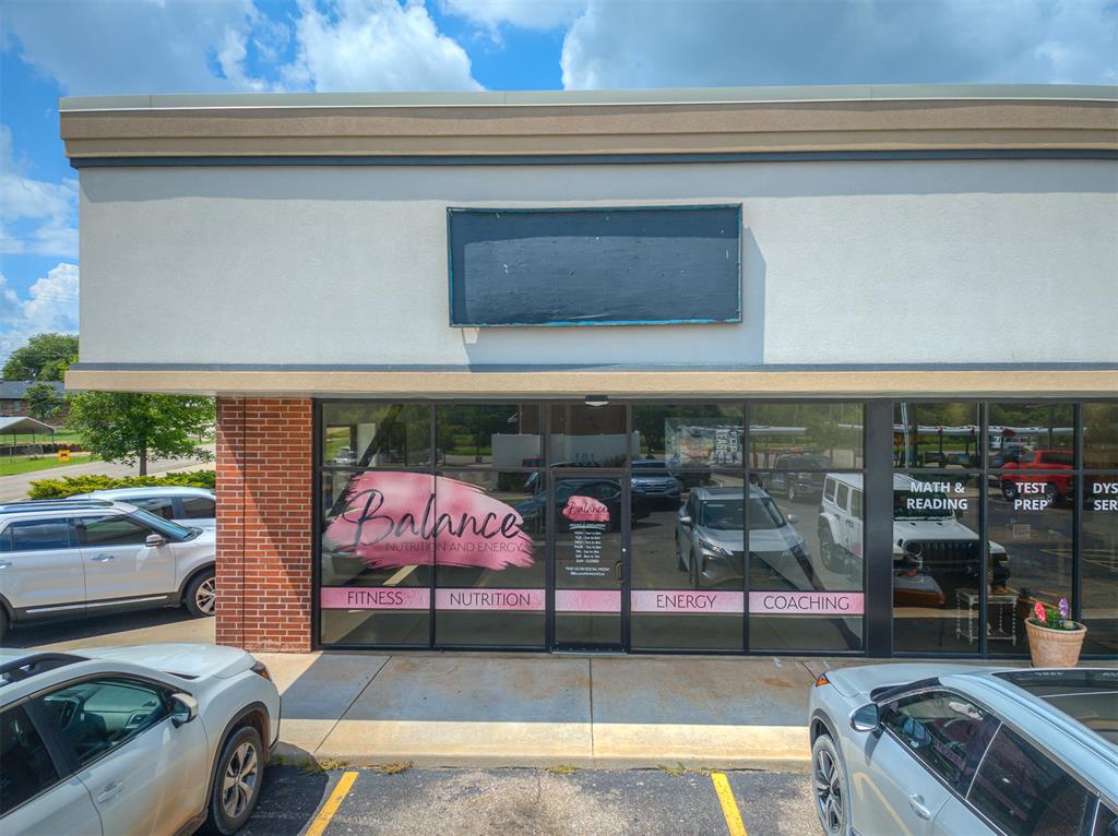 2426 Hawkins Street Property Photo 3