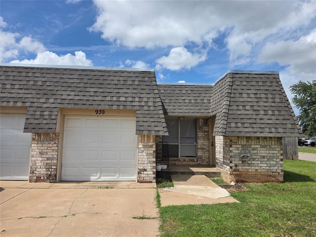 939 SW 98th Street Property Photo 1