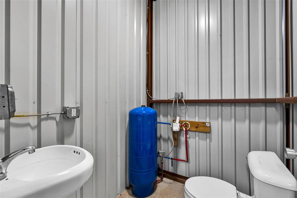 2080 County Road 1430 Property Photo 44